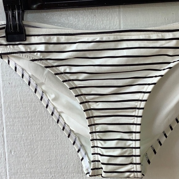Vince Camuto Stripe Black/White 2 Piece Set Swimwear Size S/CH/P - Picture 4 of 10